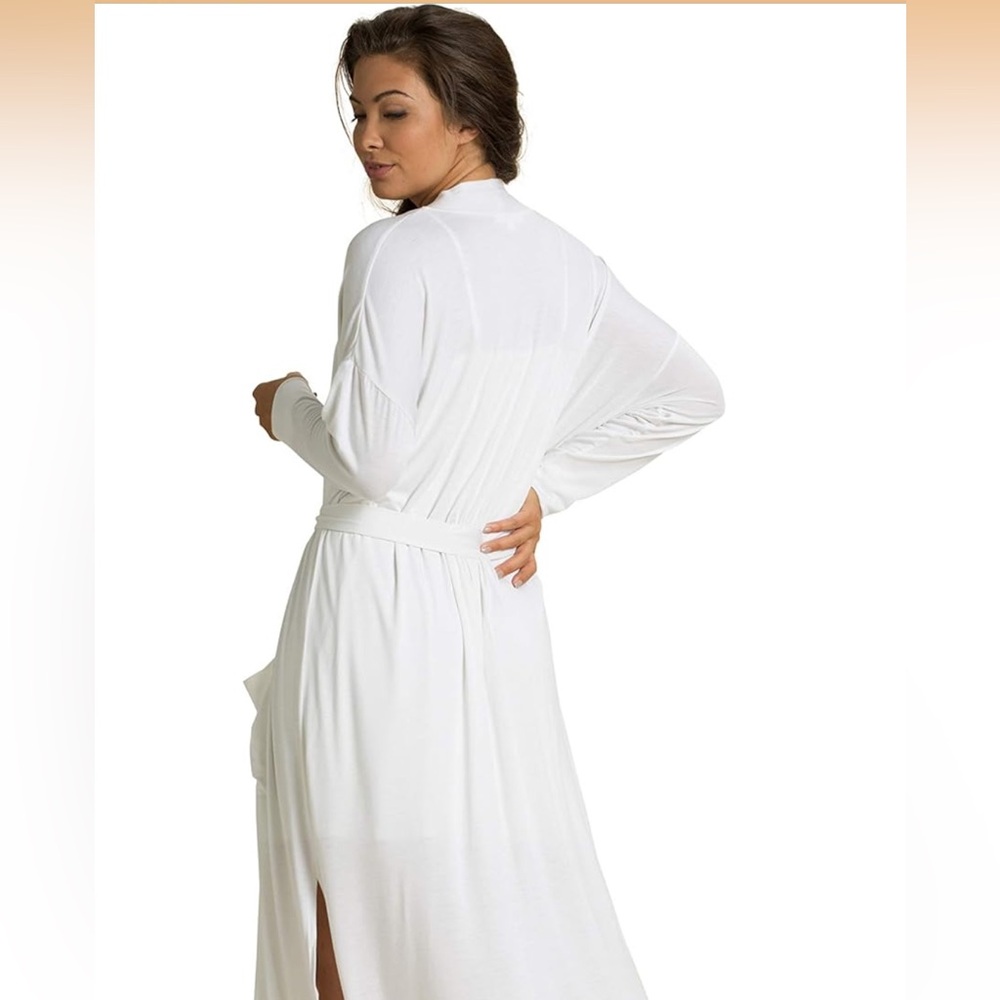Barefoot Dreams woman’s duster robe in pearl.
